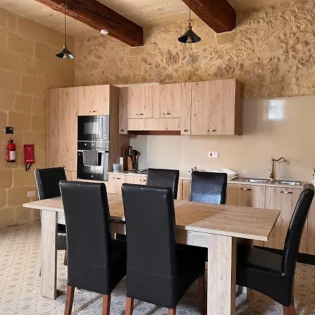 House With Pool & Jacuzzi For 5 Persons Dom wakacyjny Nadur