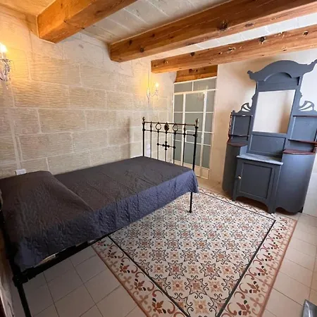 Dom wakacyjny House With Pool & Jacuzzi For 5 Persons Nadur